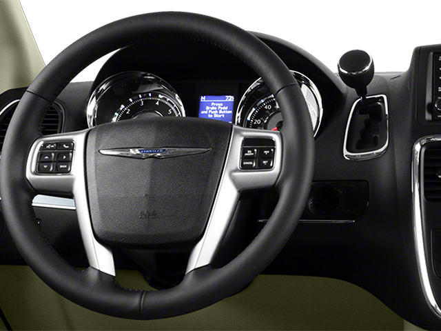 2013 Chrysler Town & Country photo 4