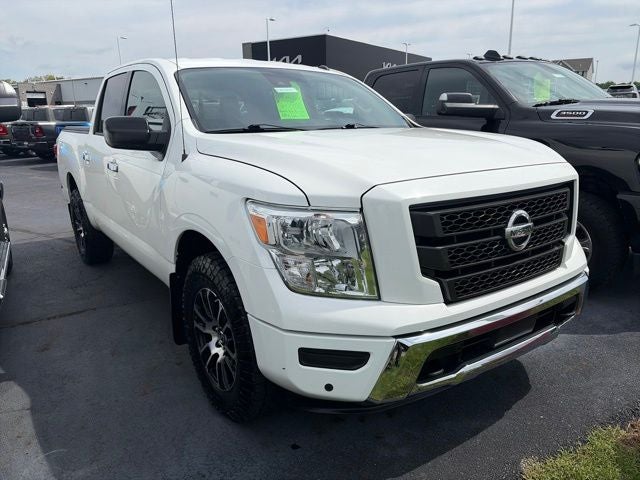 2021 Nissan TITAN SV
