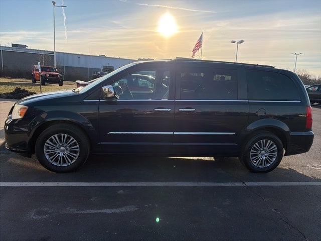 2014 Chrysler Town & Country Touring-L