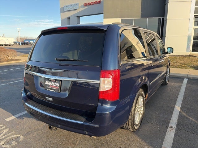 2014 Chrysler Town & Country Touring-L