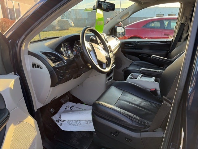 2014 Chrysler Town & Country Touring-L