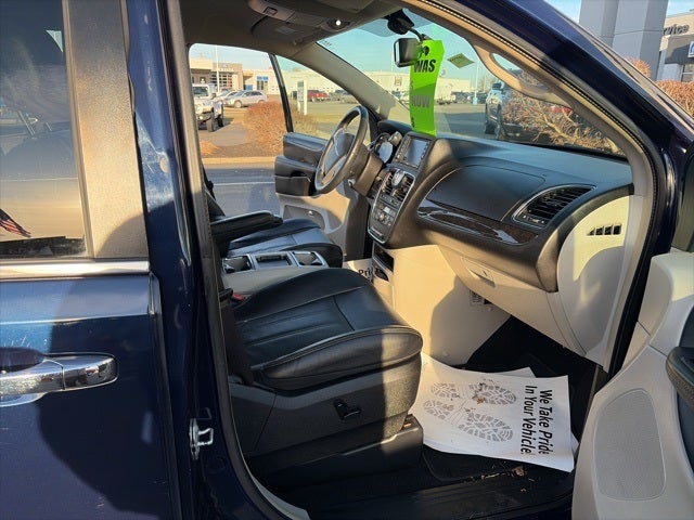 2014 Chrysler Town & Country Touring-L