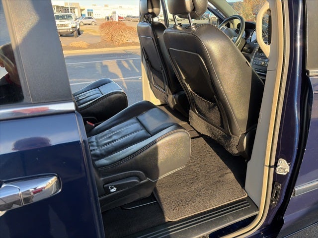 2014 Chrysler Town & Country Touring-L