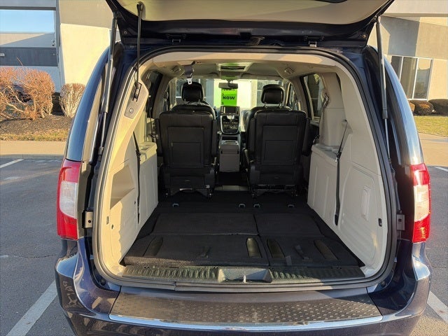 2014 Chrysler Town & Country Touring-L