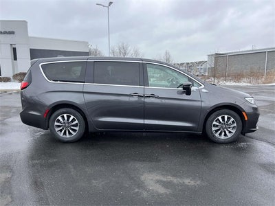2022 Chrysler Pacifica Hybrid Touring L