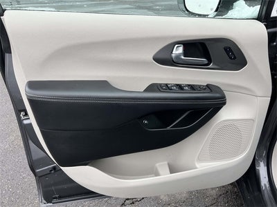 2022 Chrysler Pacifica Hybrid Touring L