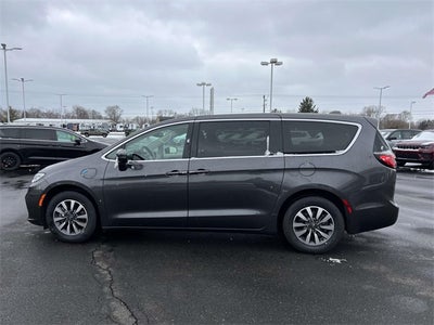 2022 Chrysler Pacifica Hybrid Touring L