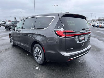 2022 Chrysler Pacifica Hybrid Touring L