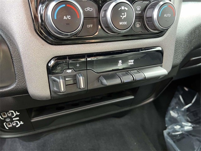 2022 RAM 2500 Tradesman Crew Cab 4x4 8' Box