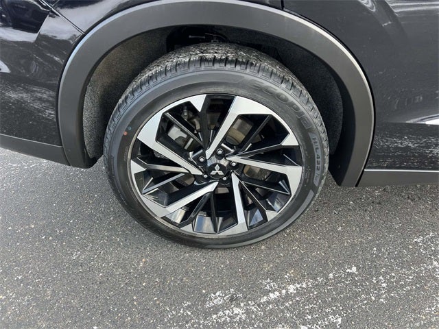 2022 Mitsubishi Outlander Base