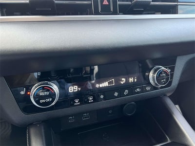 2022 Mitsubishi Outlander Base