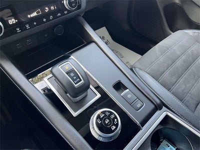 2022 Mitsubishi Outlander Base