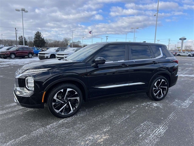 2022 Mitsubishi Outlander Base