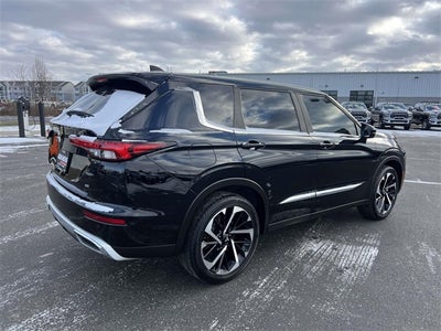 2022 Mitsubishi Outlander Base