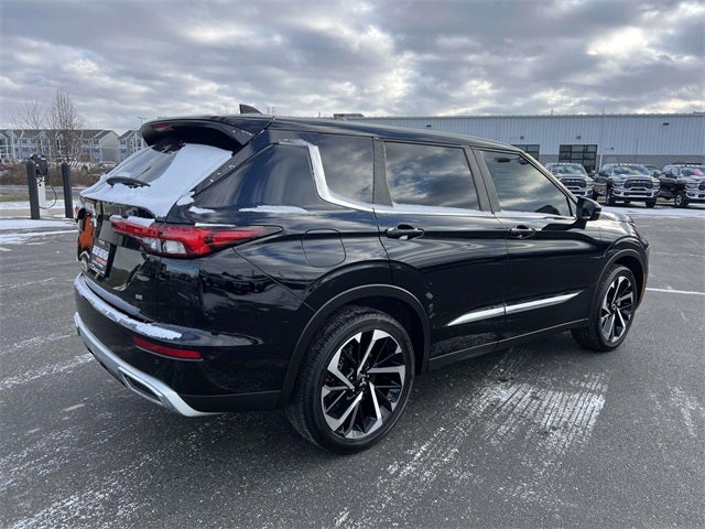 2022 Mitsubishi Outlander Base