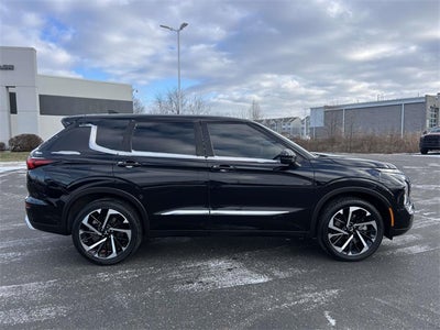 2022 Mitsubishi Outlander Base