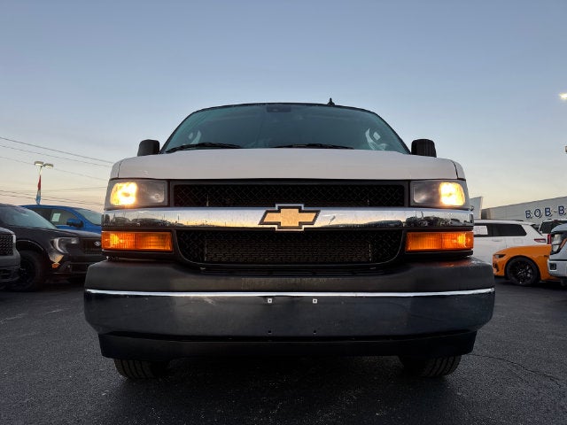 2025 Chevrolet Express 3500 LT Passenger