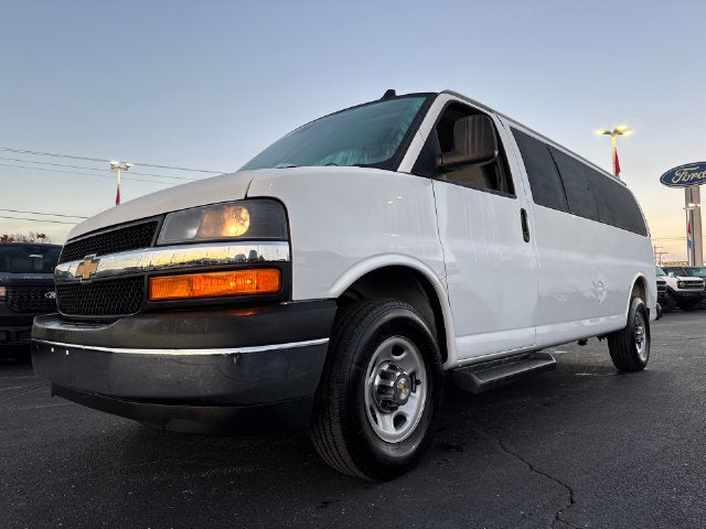 2025 Chevrolet Express 3500 LT Passenger