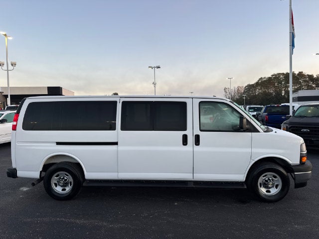 2025 Chevrolet Express 3500 LT Passenger