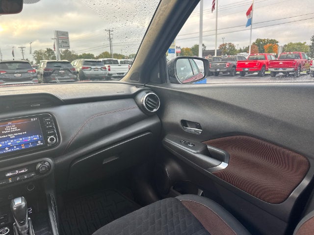 2021 Nissan Kicks SR
