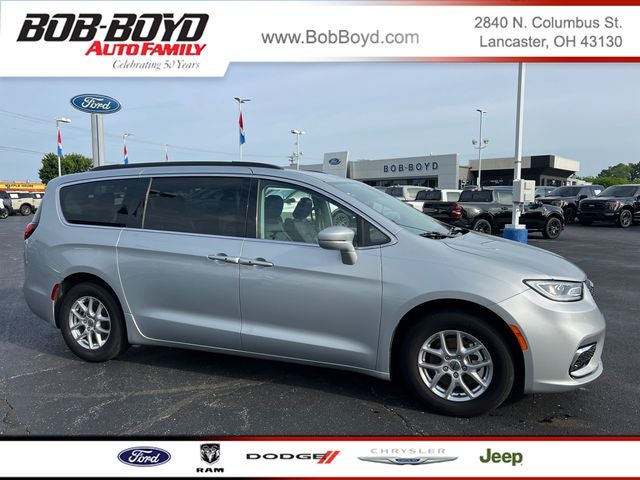 2022 Chrysler Pacifica Touring L's photo