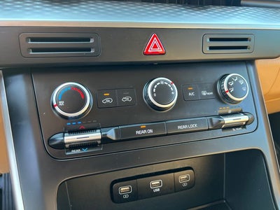 2023 Kia Carnival LX Seat Package