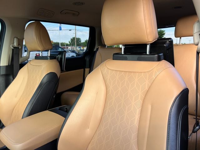 2023 Kia Carnival LX Seat Package