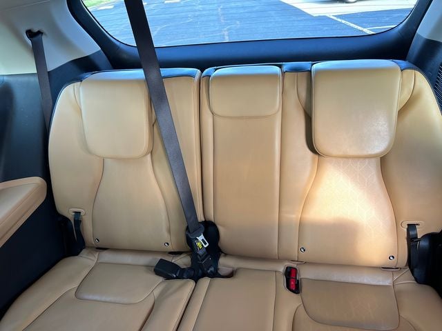 2023 Kia Carnival LX Seat Package