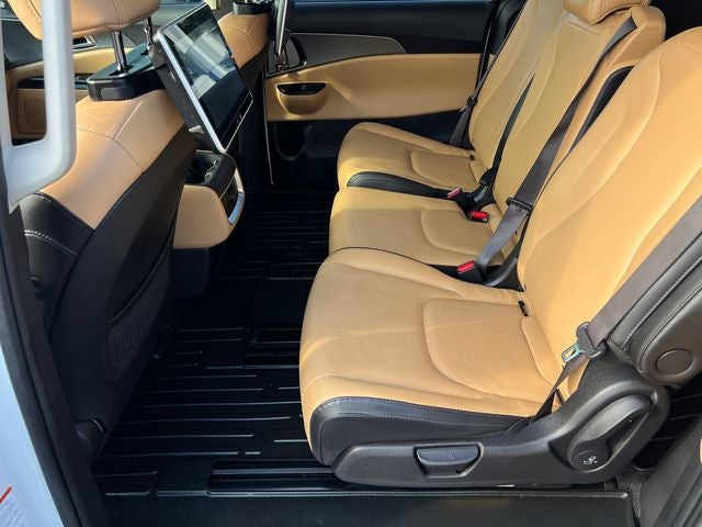 2023 Kia Carnival LX Seat Package